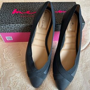 Me Too Women's Black Flats